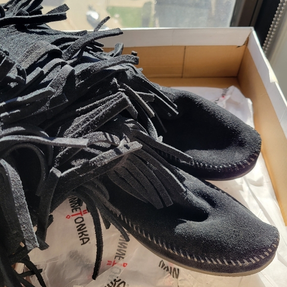 Minnetonka 3-Tier Moccasin Boot - Picture 4 of 6